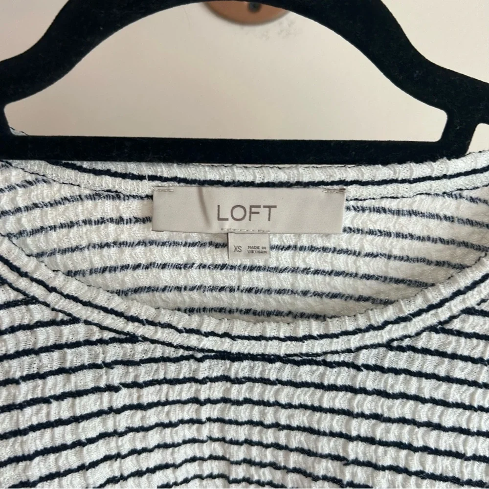 Navy Striped Loft Top‎ With Puff Sleeves; Size: XS